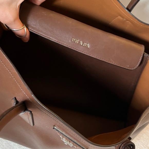 Prada double handle tote bag - Picture 8 of 17